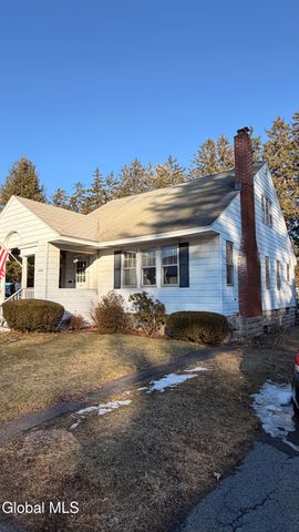 1450 Baker Avenue, Niskayuna, NY 12309