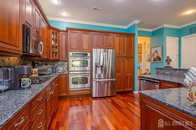 84 Riviera Drive, Monroe, NJ 08831