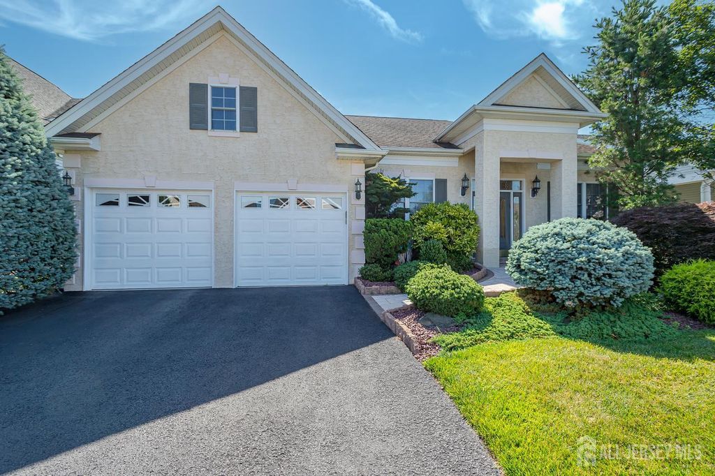 84 Riviera Drive, Monroe, NJ 08831