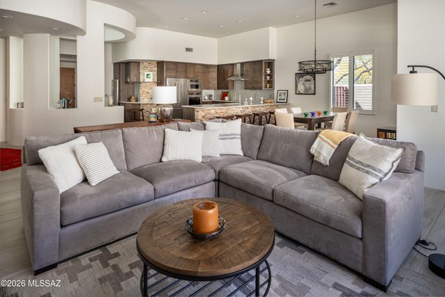 990 W Par 4 Drive, Oro Valley, AZ 85755