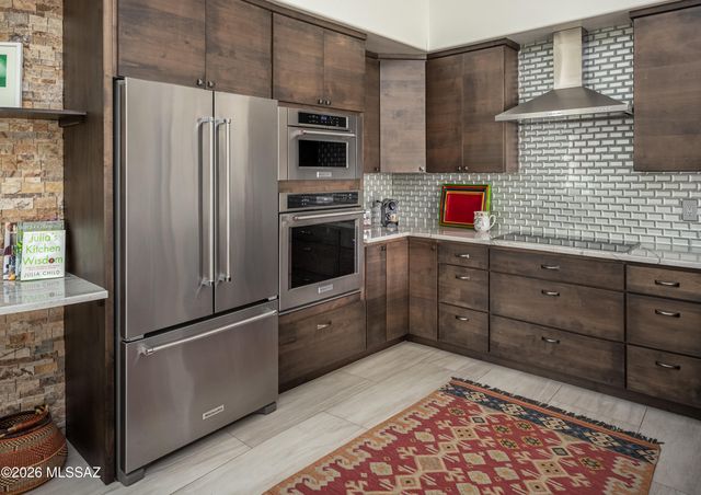 990 W Par 4 Drive, Oro Valley, AZ 85755