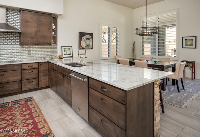 990 W Par 4 Drive, Oro Valley, AZ 85755