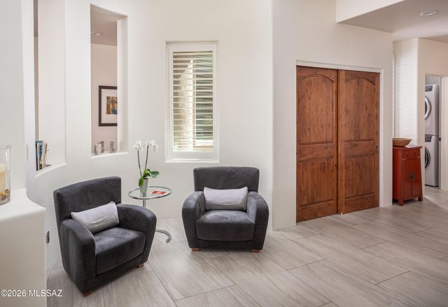 990 W Par 4 Drive, Oro Valley, AZ 85755