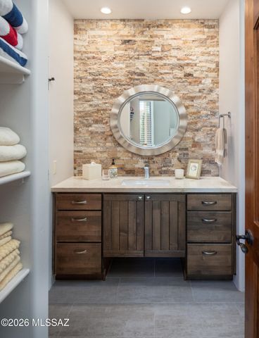 990 W Par 4 Drive, Oro Valley, AZ 85755