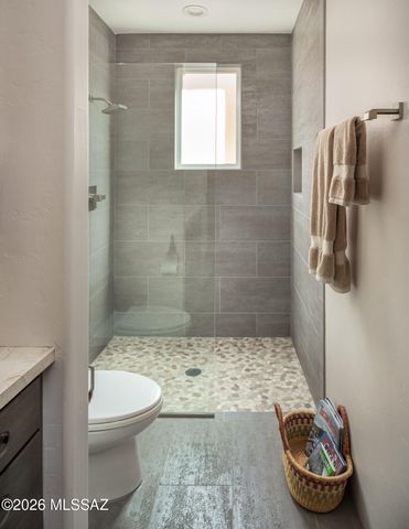 990 W Par 4 Drive, Oro Valley, AZ 85755