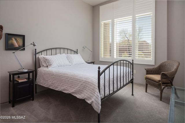 990 W Par 4 Drive, Oro Valley, AZ 85755