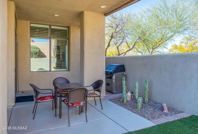 990 W Par 4 Drive, Oro Valley, AZ 85755