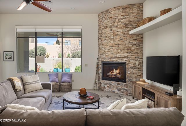 990 W Par 4 Drive, Oro Valley, AZ 85755