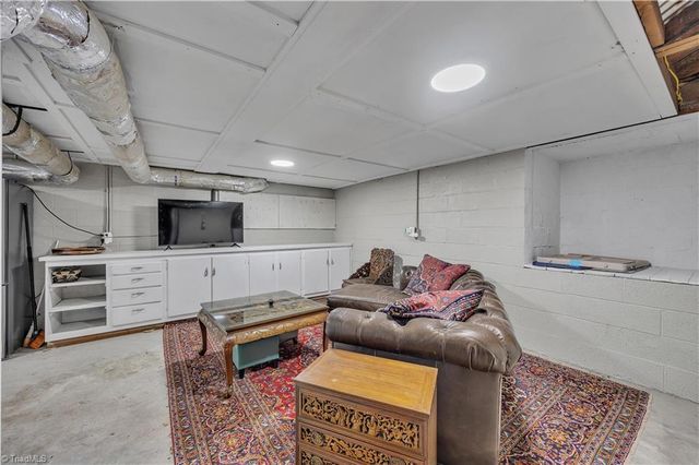 2777 Calumet Street, Winston-salem, NC 27106