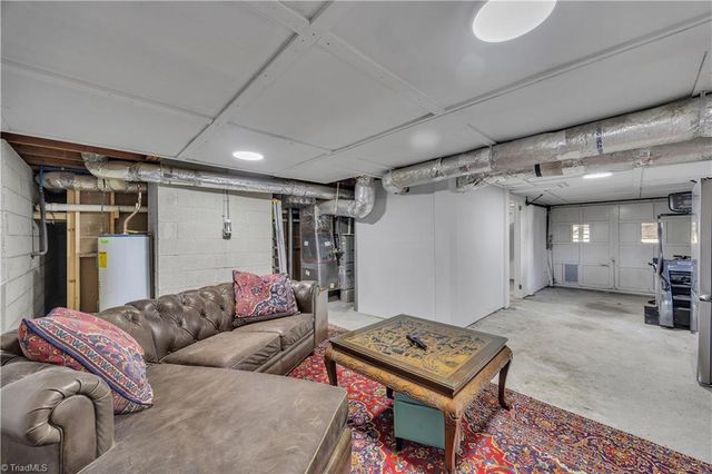 2777 Calumet Street, Winston-salem, NC 27106