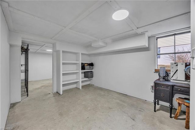 2777 Calumet Street, Winston-salem, NC 27106