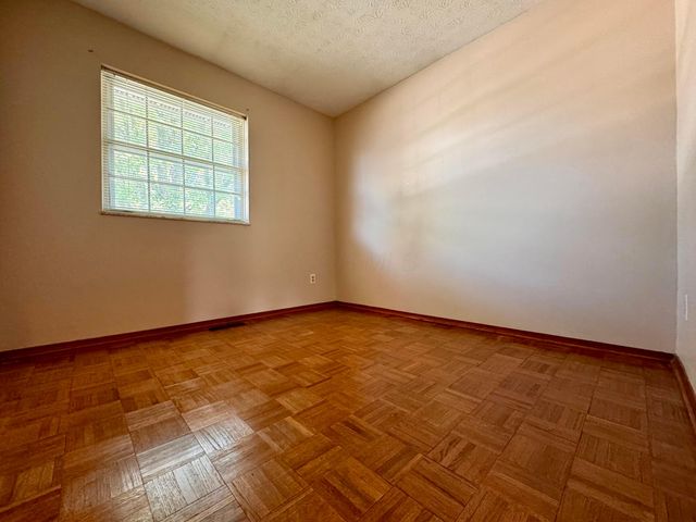 5125 Upton Road N, Columbus, OH 43232