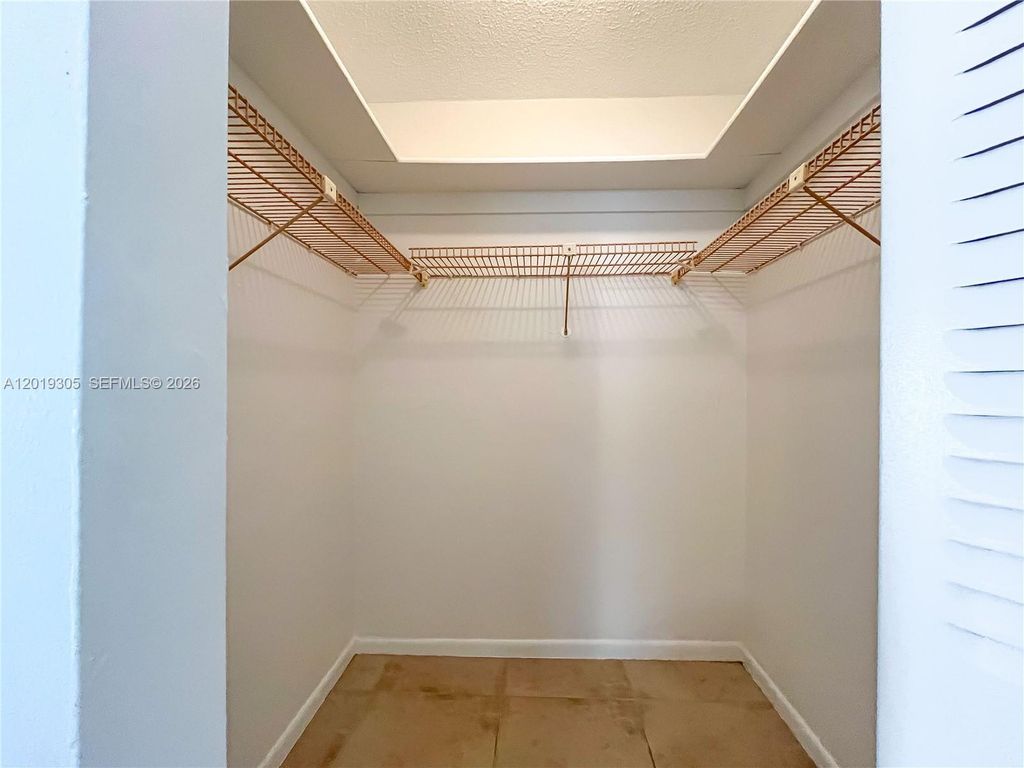 Image 11 of property listing at 950 Euclid Ave 201, Miami Beach, FL 33139