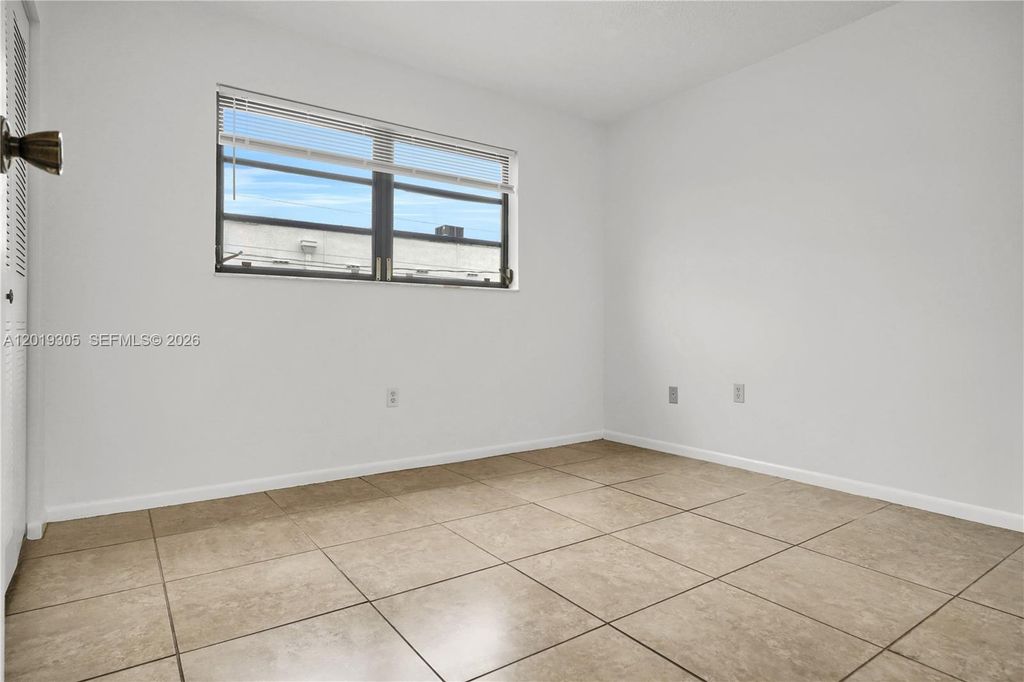 Image 12 of property listing at 950 Euclid Ave 201, Miami Beach, FL 33139