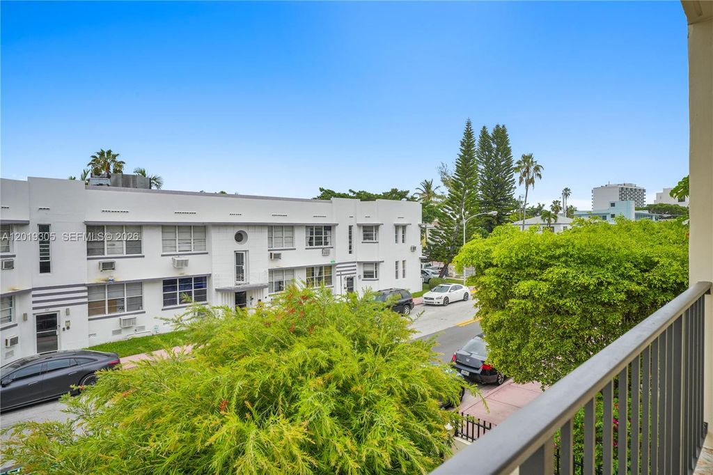 Image 3 of property listing at 950 Euclid Ave 201, Miami Beach, FL 33139