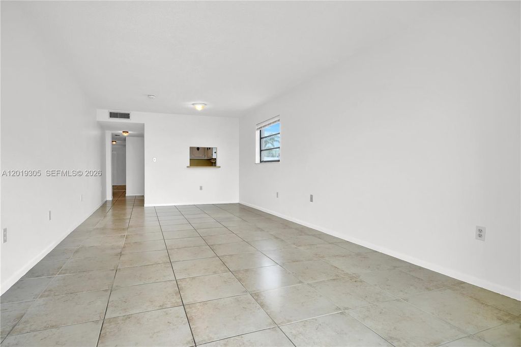 Image 5 of property listing at 950 Euclid Ave 201, Miami Beach, FL 33139