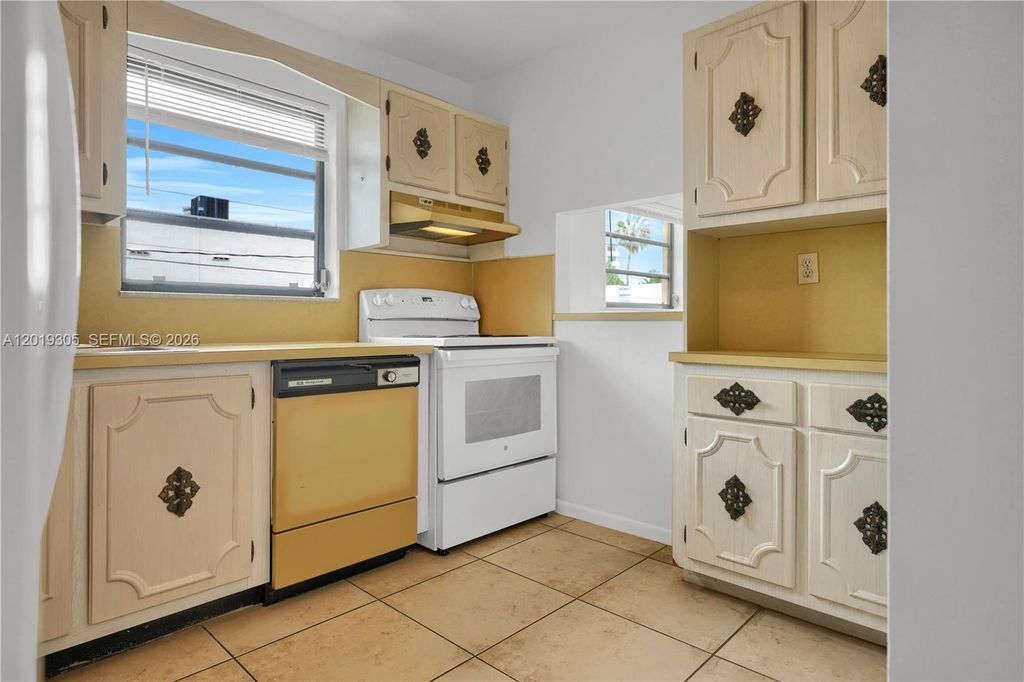 Image 7 of property listing at 950 Euclid Ave 201, Miami Beach, FL 33139