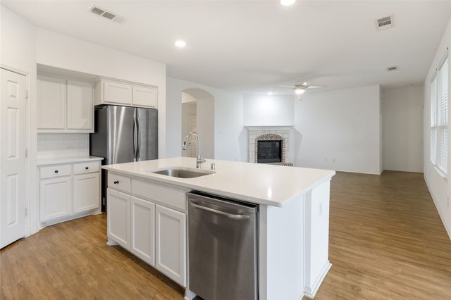 1808 Ranch Trail Road, Aubrey, TX 76227