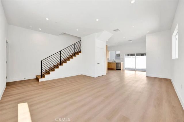 6734 Gentry Avenue, North Hollywood, CA 91606
