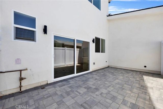 6734 Gentry Avenue, North Hollywood, CA 91606