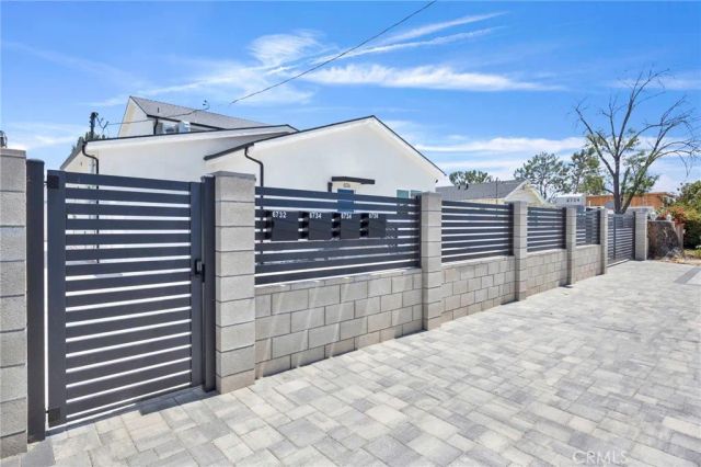 6734 Gentry Avenue, North Hollywood, CA 91606