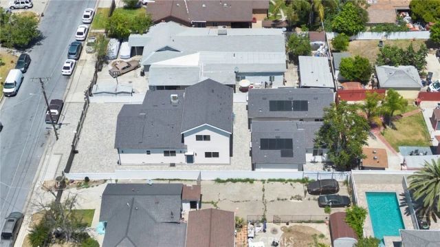 6734 Gentry Avenue, North Hollywood, CA 91606