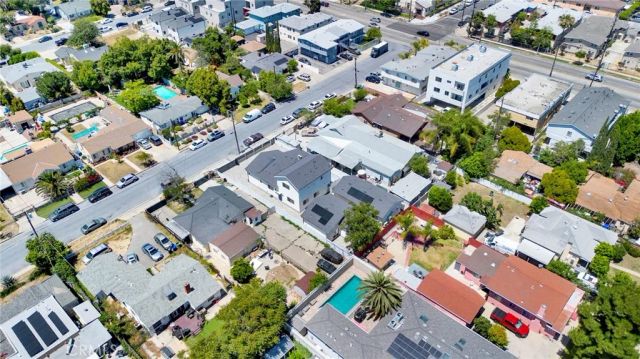 6734 Gentry Avenue, North Hollywood, CA 91606