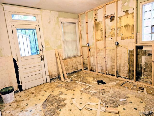 5628 Hiller Place, St Louis, MO 63136