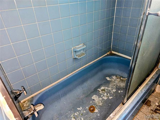 5628 Hiller Place, St Louis, MO 63136