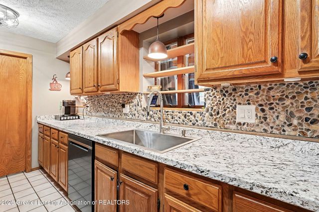 6275 Lake Drive, Haslett, MI 48840