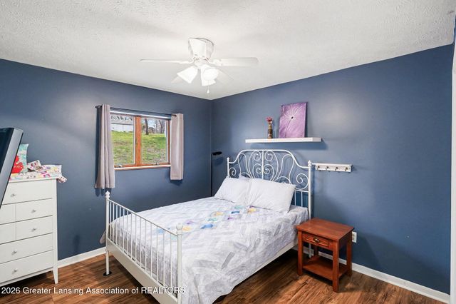 6275 Lake Drive, Haslett, MI 48840