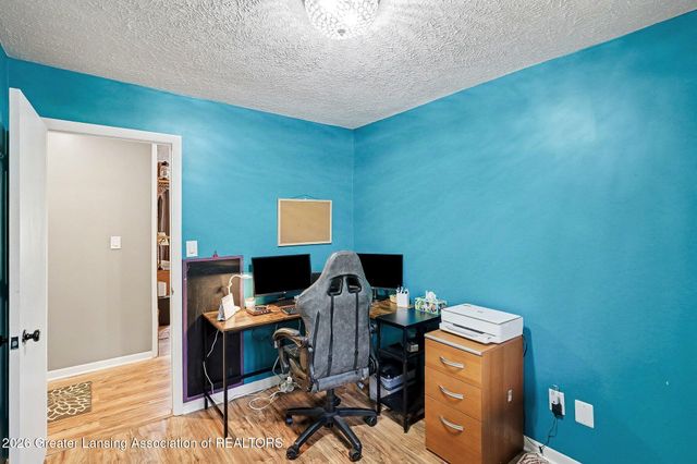 6275 Lake Drive, Haslett, MI 48840