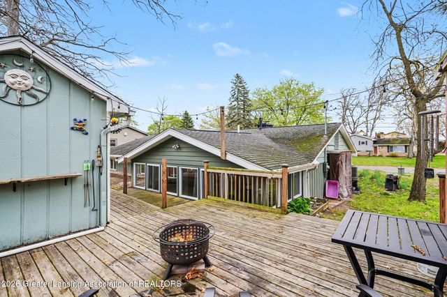 6275 Lake Drive, Haslett, MI 48840