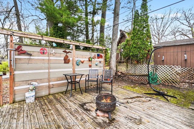 6275 Lake Drive, Haslett, MI 48840