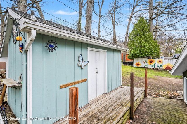 6275 Lake Drive, Haslett, MI 48840