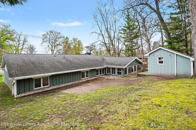 6275 Lake Drive, Haslett, MI 48840