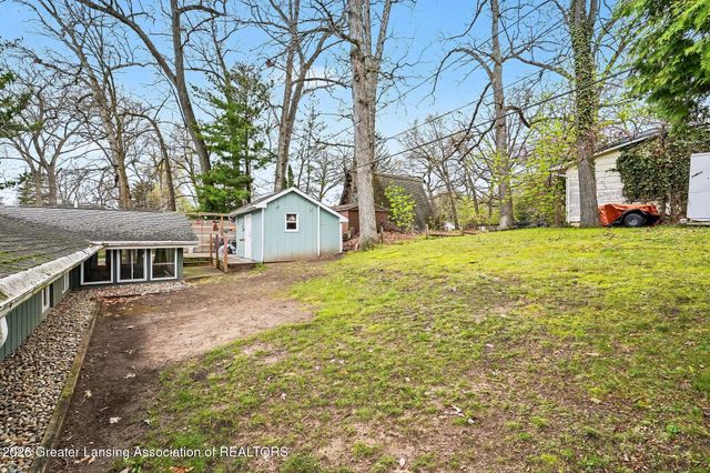 6275 Lake Drive, Haslett, MI 48840
