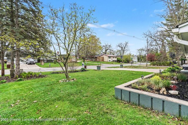6275 Lake Drive, Haslett, MI 48840