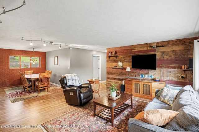 6275 Lake Drive, Haslett, MI 48840