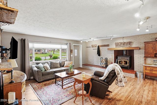6275 Lake Drive, Haslett, MI 48840