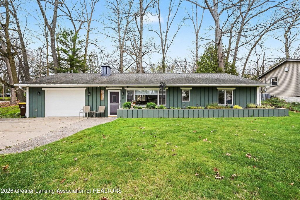 6275 Lake Drive, Haslett, MI 48840