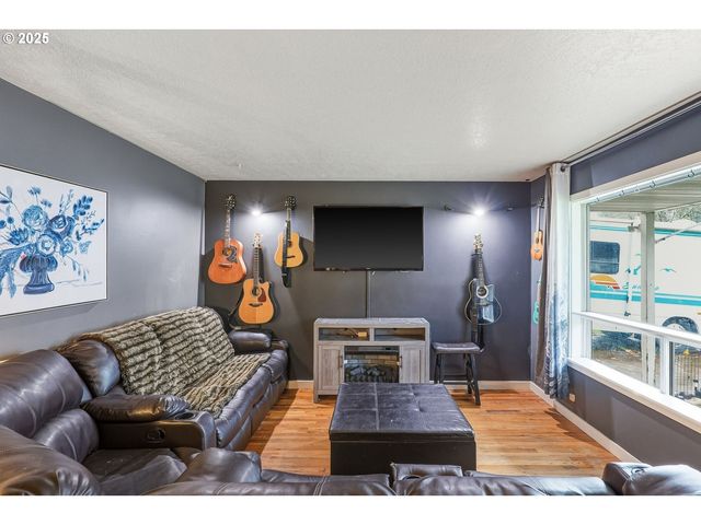 4825 Se BROOKSIDE Dr, Milwaukie, OR 97222