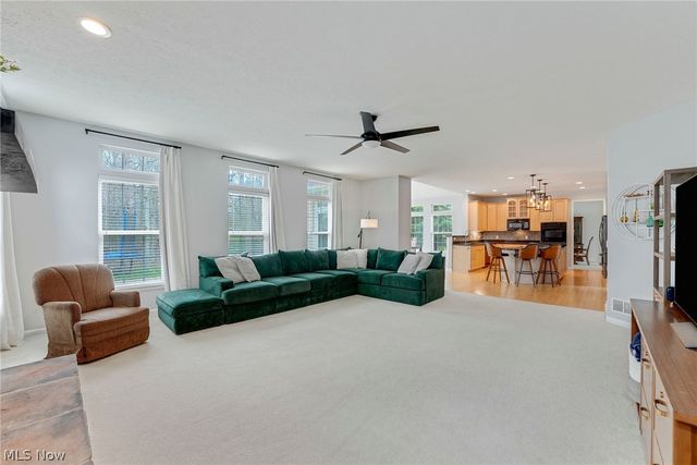 9308 Ashcroft Lane, Twinsburg, OH 44087