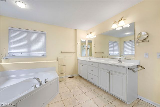 9308 Ashcroft Lane, Twinsburg, OH 44087