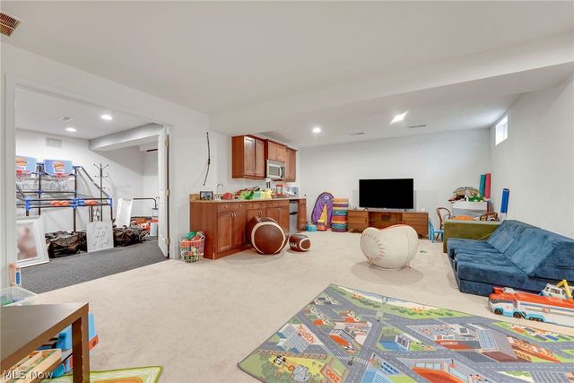 9308 Ashcroft Lane, Twinsburg, OH 44087