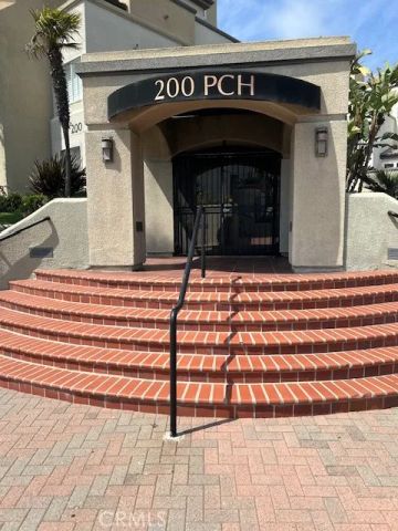 200 Pacific Coast Hwy 110, Huntington Beach, CA 92648