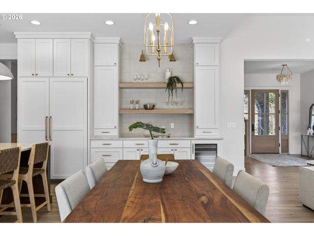 1050 ATWATER Rd, Lake Oswego, OR 97034