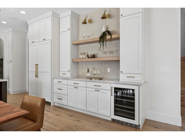 1050 ATWATER Rd, Lake Oswego, OR 97034