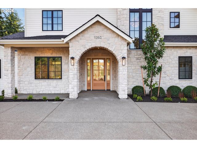 1050 ATWATER Rd, Lake Oswego, OR 97034