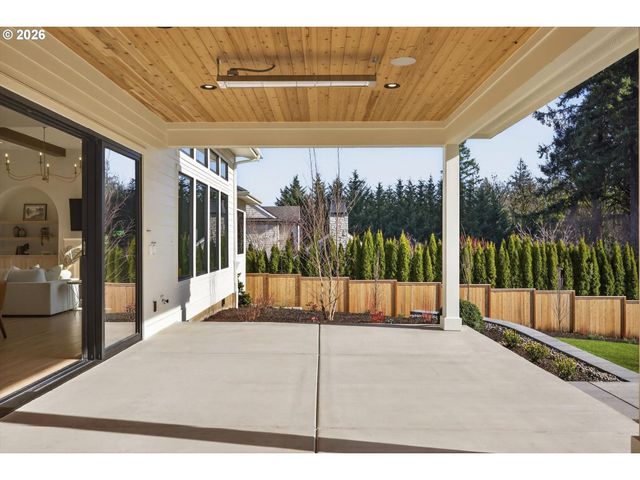 1050 ATWATER Rd, Lake Oswego, OR 97034